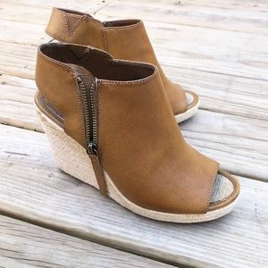 Ruff Hewn • Cognac Wedge